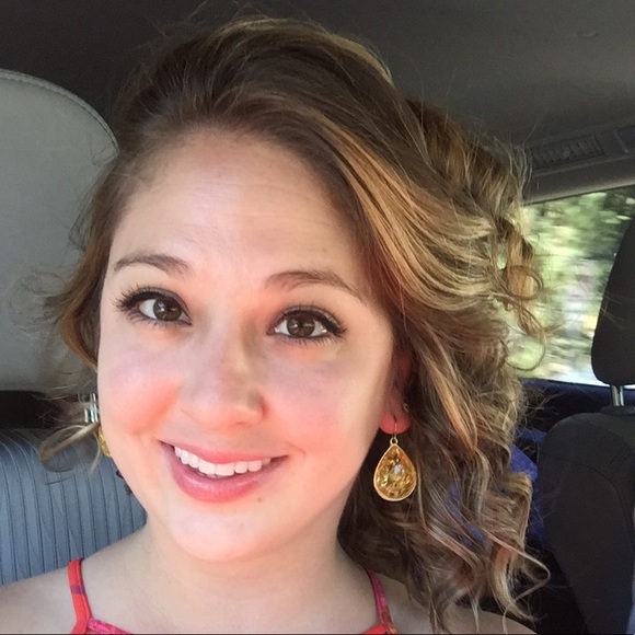 Meet your Posher, Christina - Picture 1 of 1